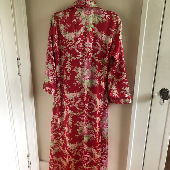 Set- Oscar de la Renta floral nightgown and robe - Picture 2 of 6